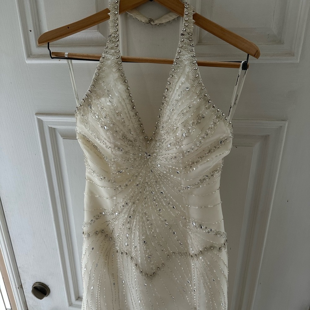 Elegant beaded ivory Wedding Dress with train - Picture 11 of 16